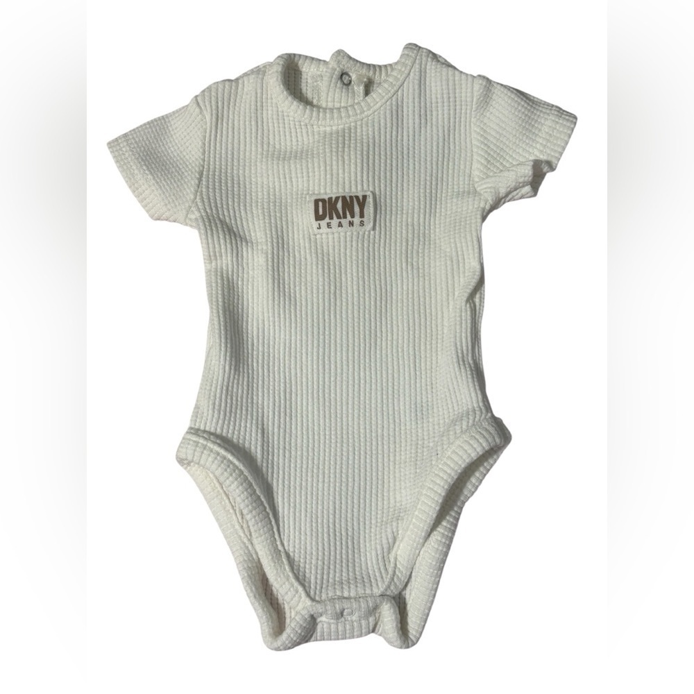 DKNY baby 3 Short Sleeve Tees - White, Brown, Cream size:3-6 months - Picture 5 of 10